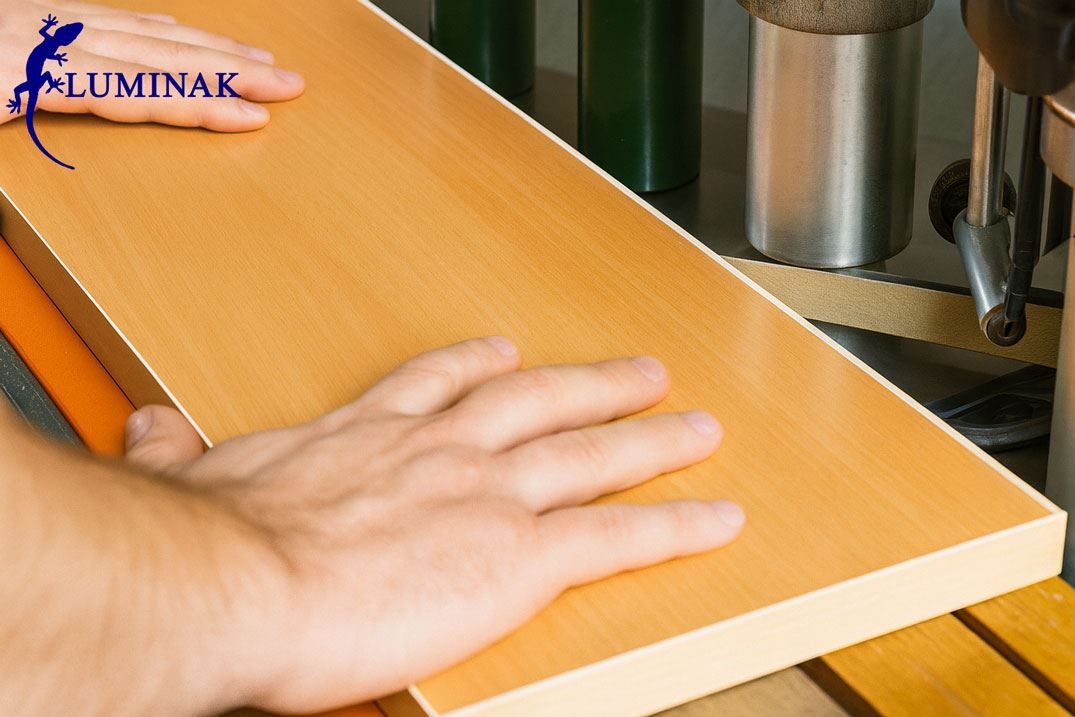 روش استفاده صحیح از چسب هاتملت در دستگاه لبهچسبان — راهنمای کامل و کاربردی (2025)